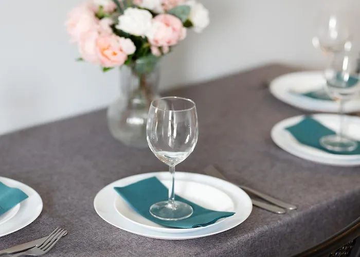 Dworska Close To The By Renters